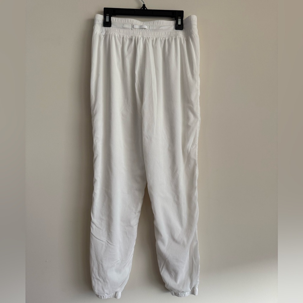 Lululemon Jogger. Perfect Condition. Size 4 - Picture 6 of 6